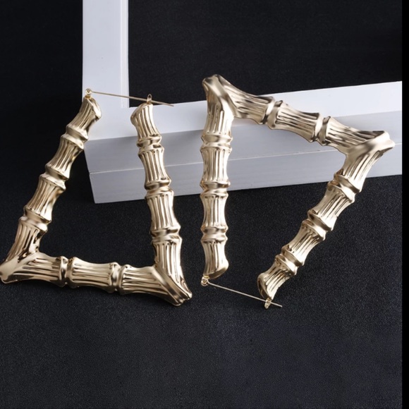 O No gold bamboo earrings - Picture 2 of 3